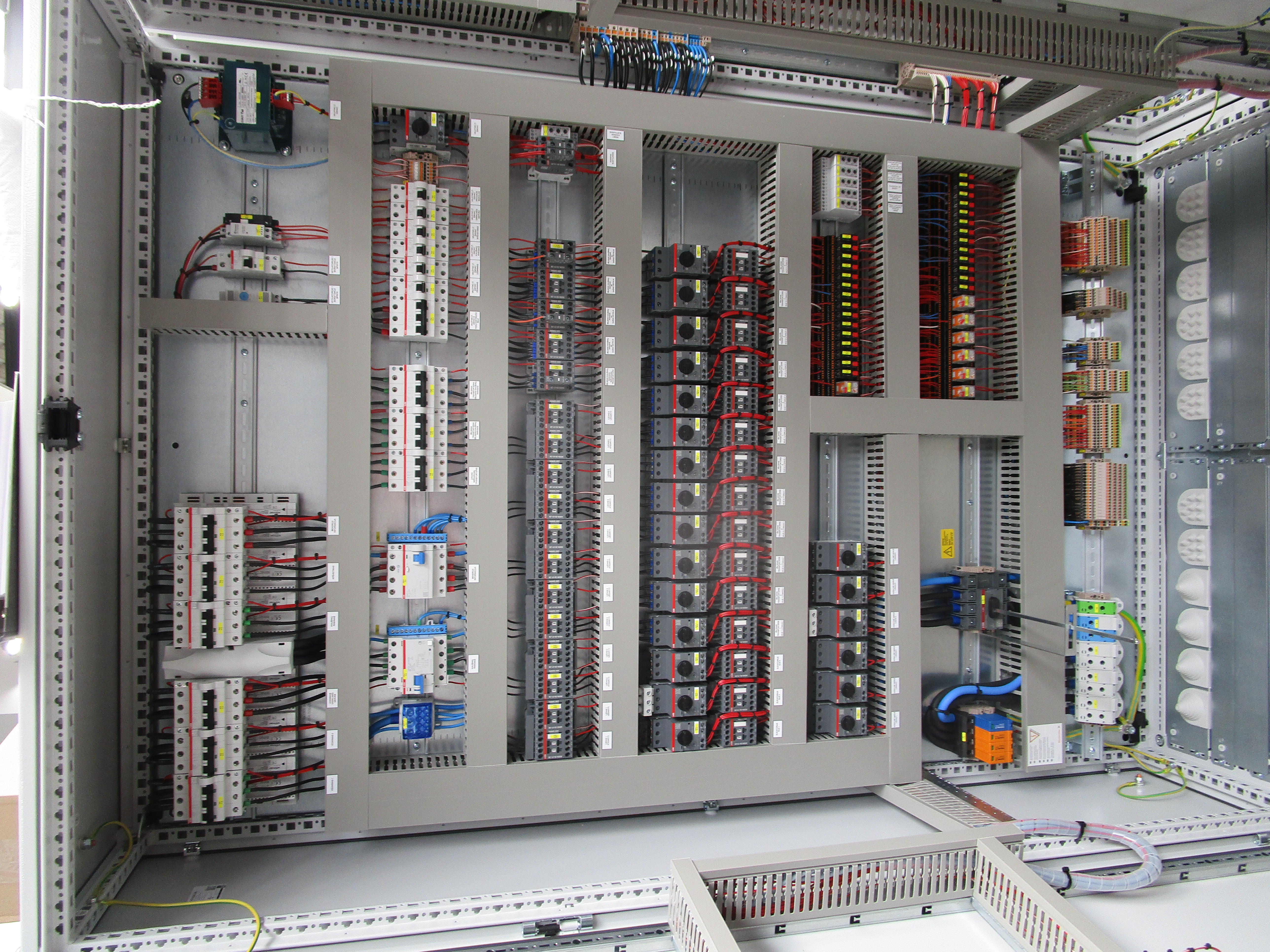 Control cabinet, Level 1, Viper inside